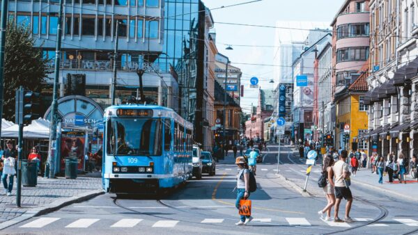 Blå trikk i Oslo sentrum